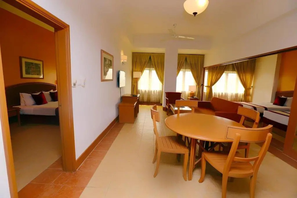 M Suites Hotel