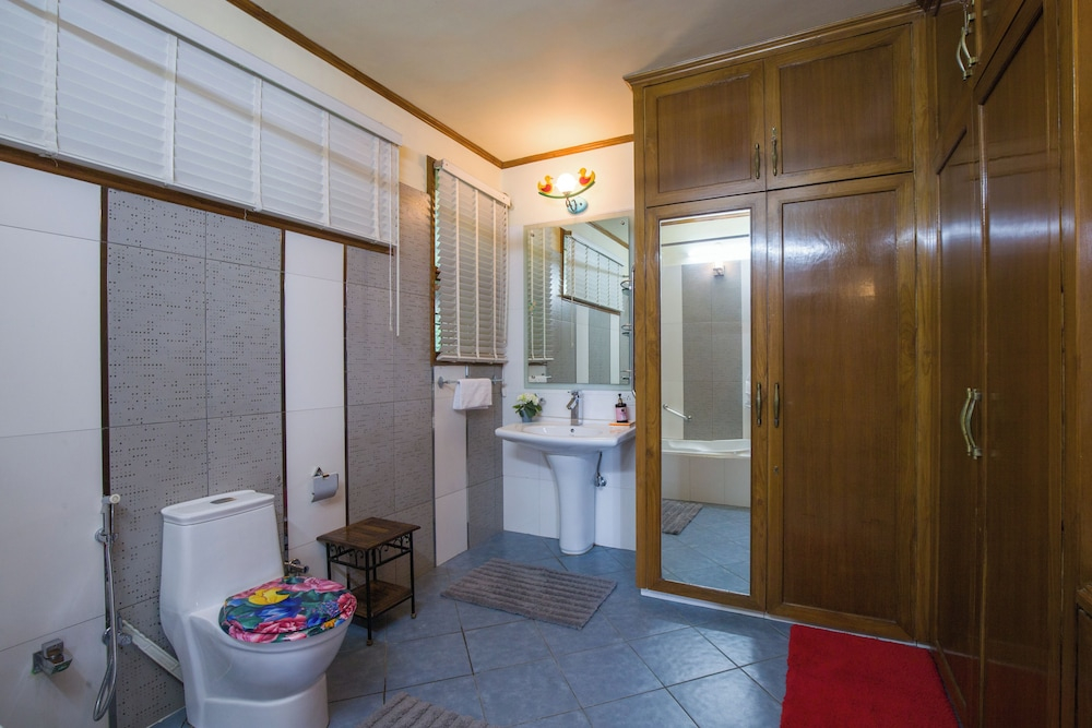 ELIVAAS 3 BHK with lounge The Meadow