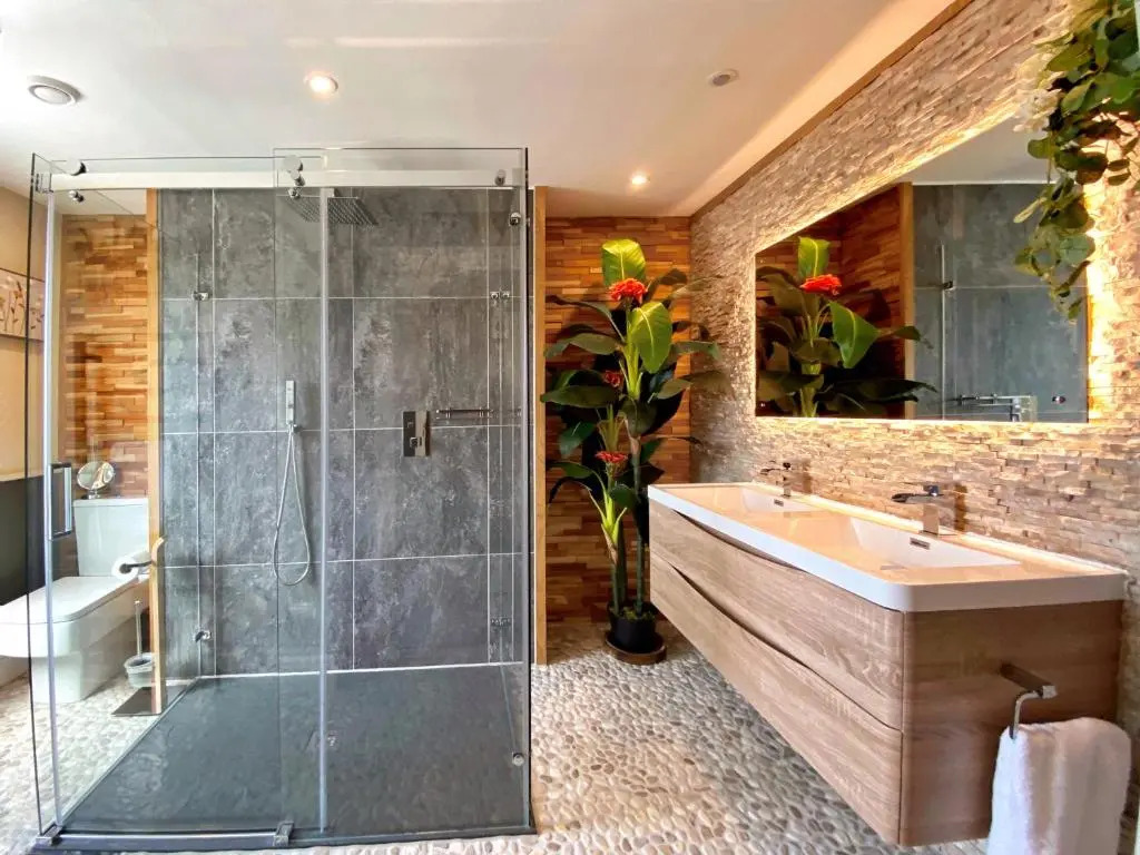 Hambrook House Canterbury - NEW luxury guest house with ESPA Spa complex