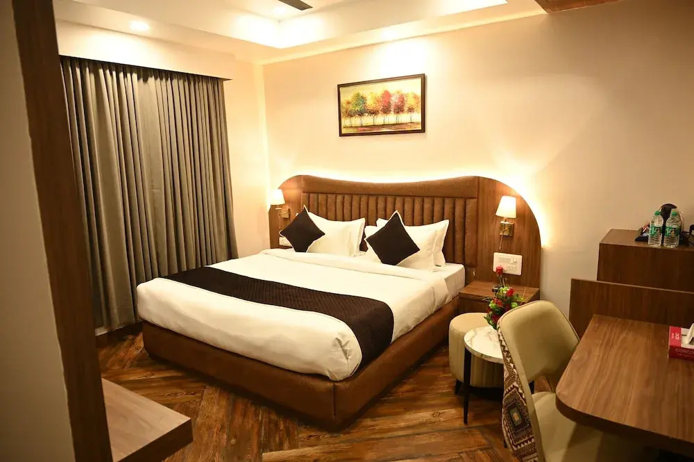 The Regal Crown By Ritya Hotels
