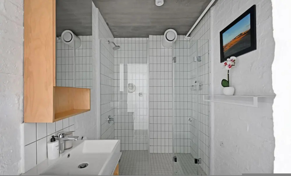 Modern Living Mountain Ocean View 100m to Beach