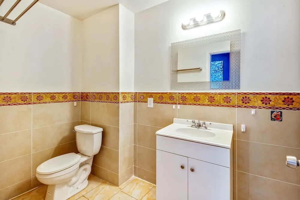 Retreat in a Stylish 2BD Apartment in the Heart of the City
