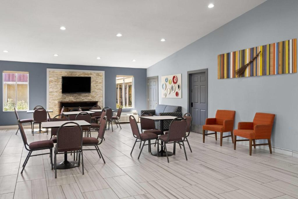 Super 8 by Wyndham Fort Wayne