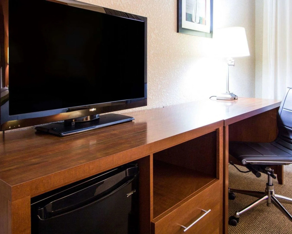 Comfort Inn & Suites Charleston Airport Convention Center