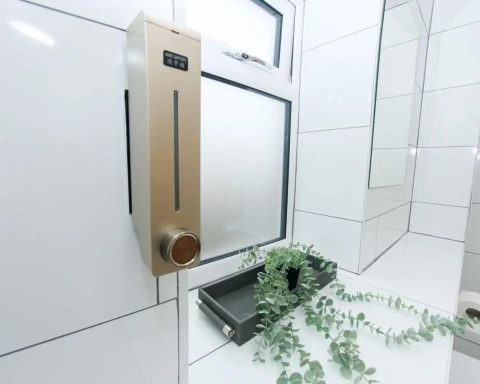 No25-Luxe Living Guest House- 2 Bed-WIFI-Free Parking-City- Beach