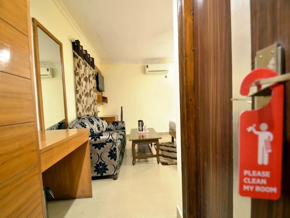 OYO 5190 Hotel Golden Inn