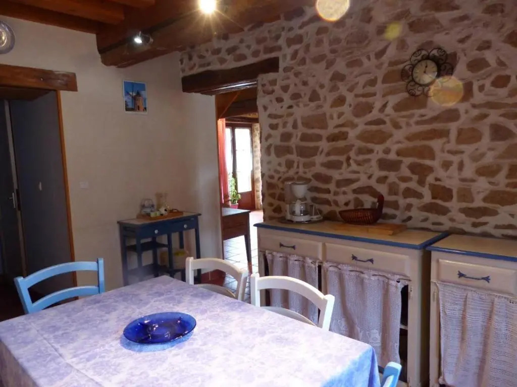 Grand gîte à Barrais-Bussolles avec cheminée et animaux acceptés - FR-1-489-21
