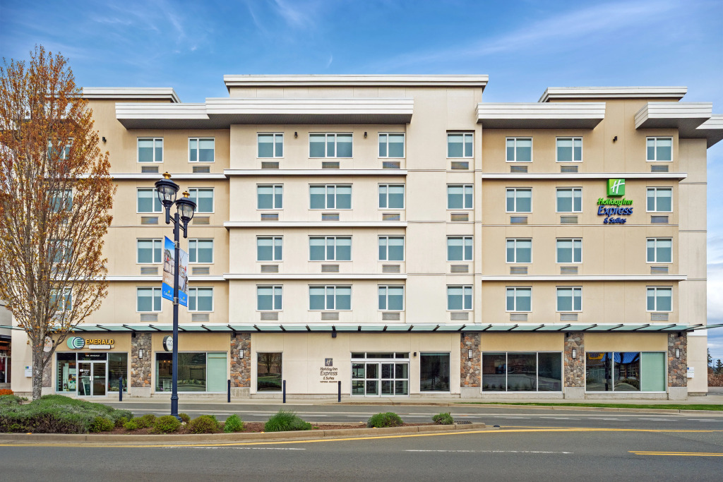 Holiday Inn Express & Suites Victoria-Colwood by IHG