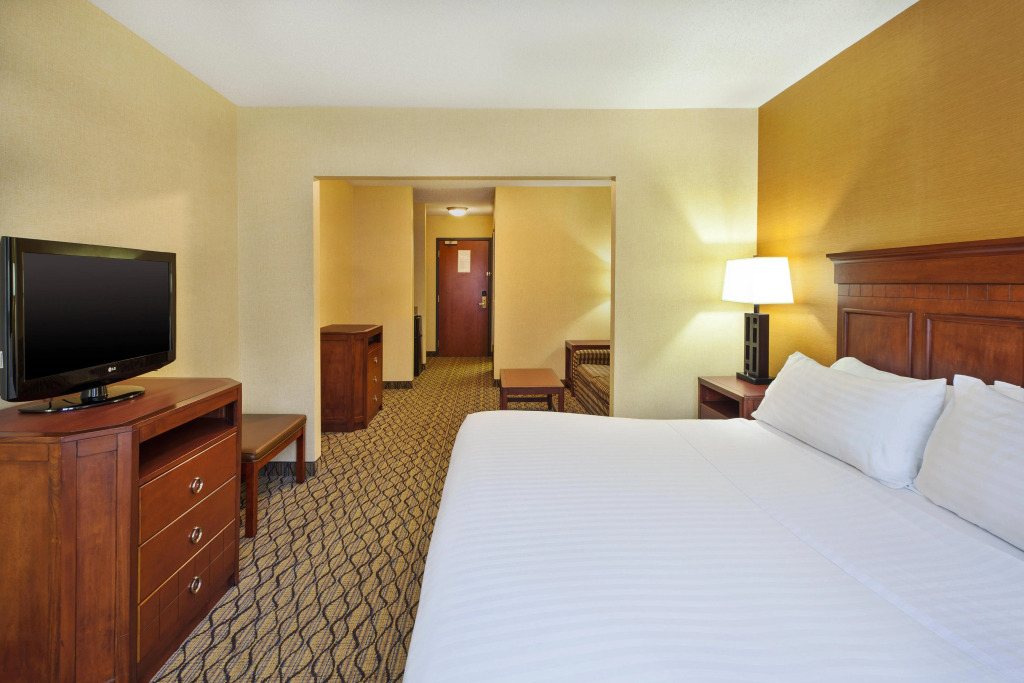 Holiday Inn Express Hotel & Suites - Belleville Area by IHG