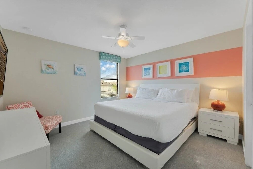 Spacious & Bright W/all The Amenities-4911cg 8 Bedroom Home by RedAwning