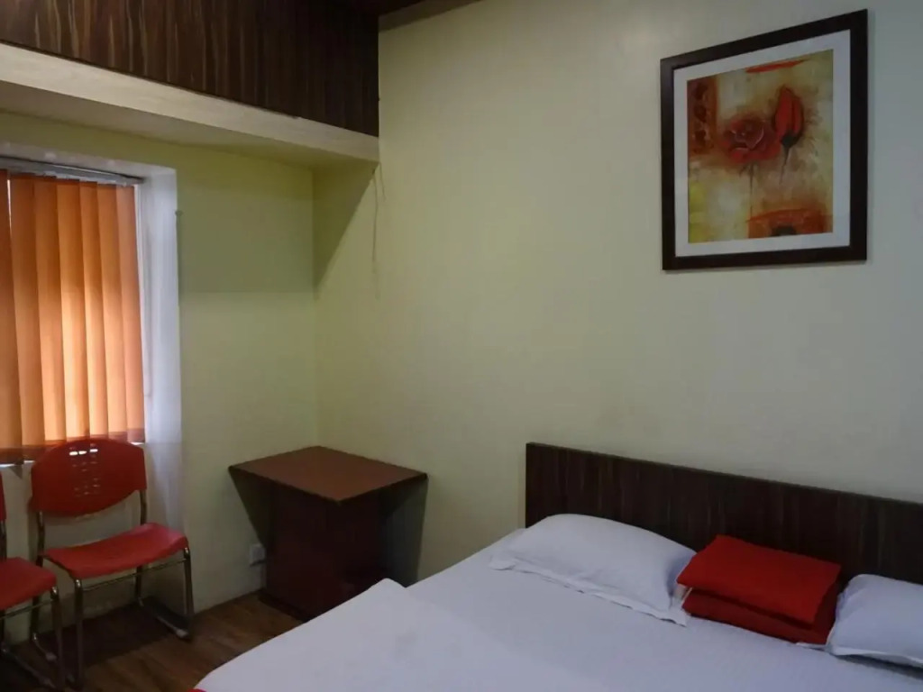 OYO Rooms Sealdah Near Entally Market