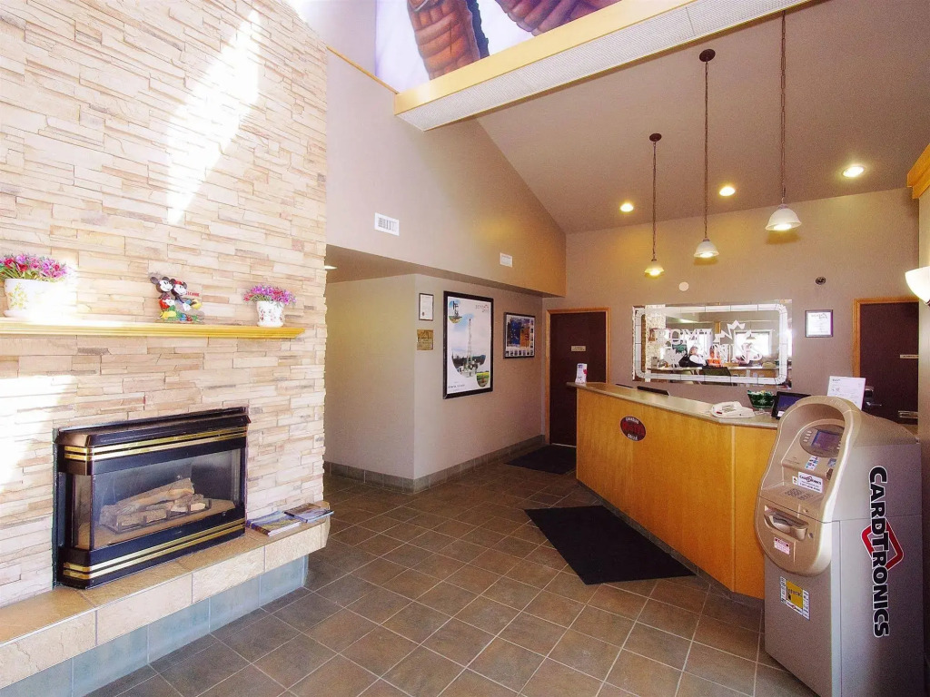 Best Maple Inn - Drayton Valley