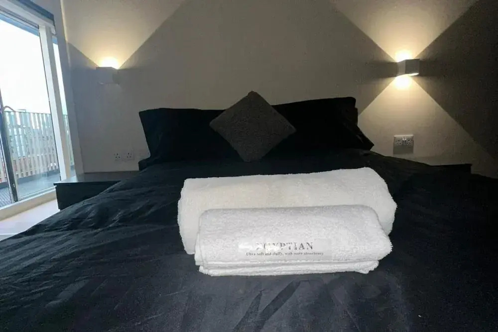 Apartment - Sleeps 4, Pets Allowed & Free Parking