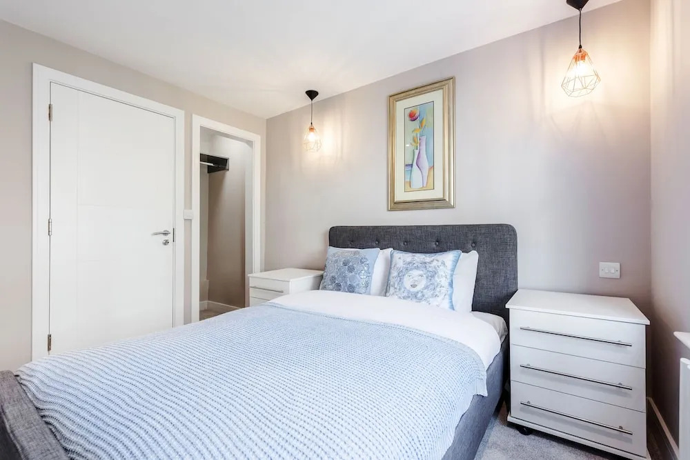 Stylish 2bed 2bath in Notting Hill