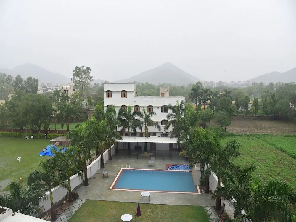 OYO 16381 Htl Shivani