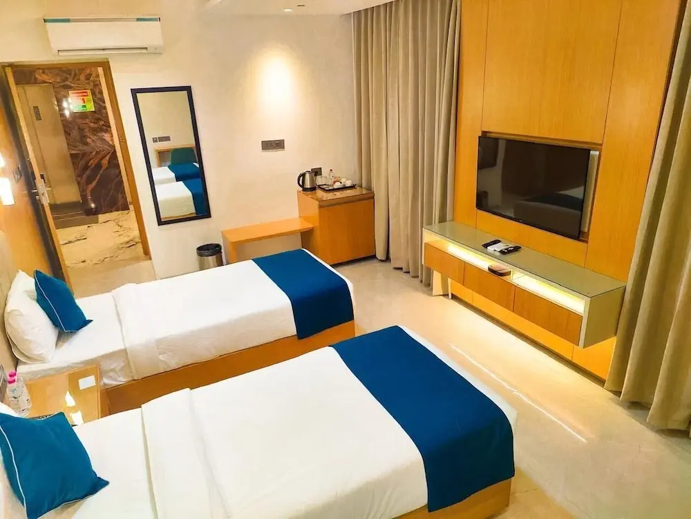 Hotel TAAR TANGERINE Gachibowli