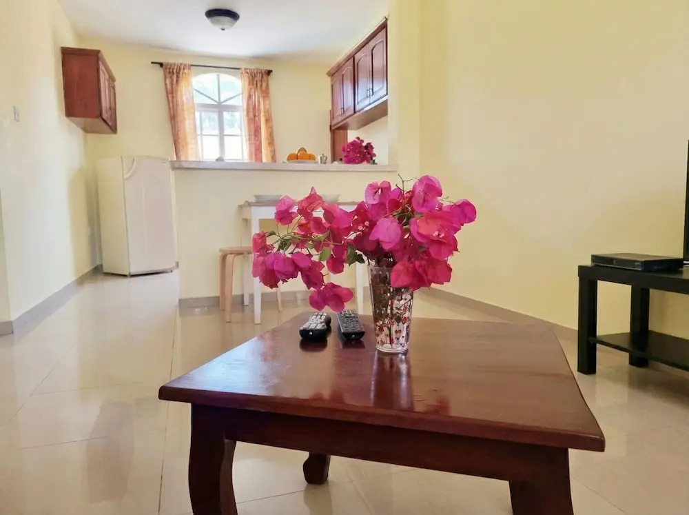 2-bedroom Beach Apartment With Pool Costambar