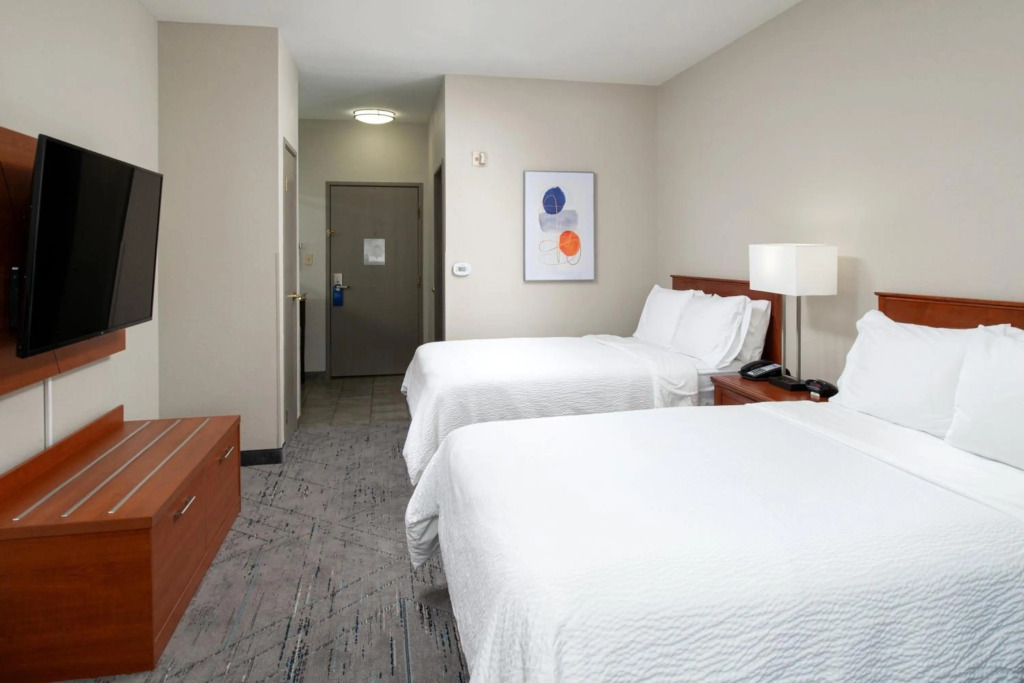 Holiday Inn Express & Suites Farmington Bloomfield by IHG
