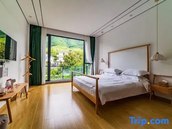 Jiulong Lake Youjianshan B&B
