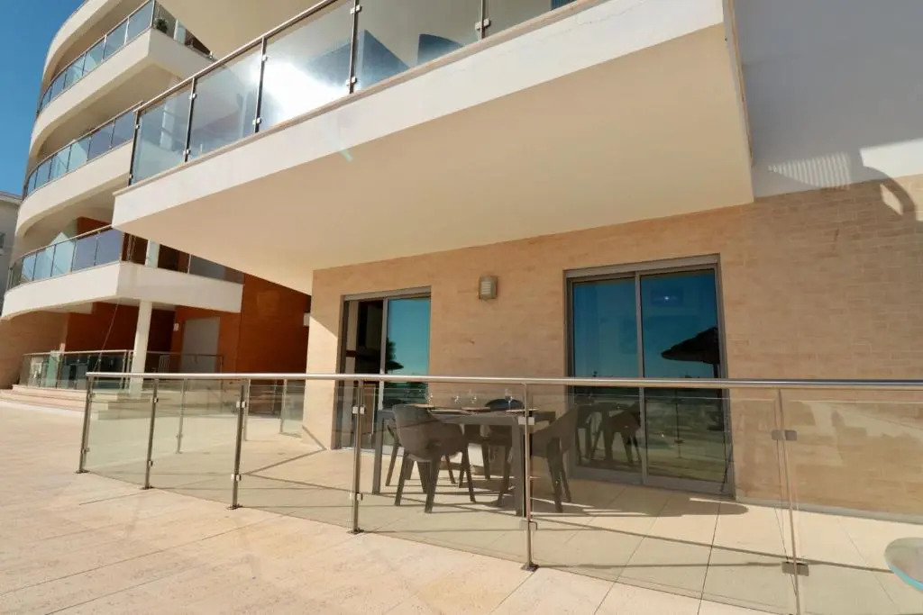 Olhos De Água 1BR with Pool, AC and Free Parking