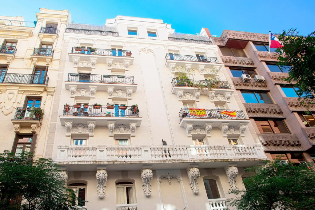 Wonderful 2 bedroom apartment perfect location . Chamberí