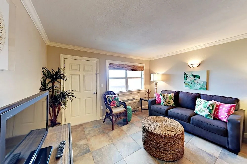 141 Sea Breeze 1 Bedroom 1 Bathroom Condo