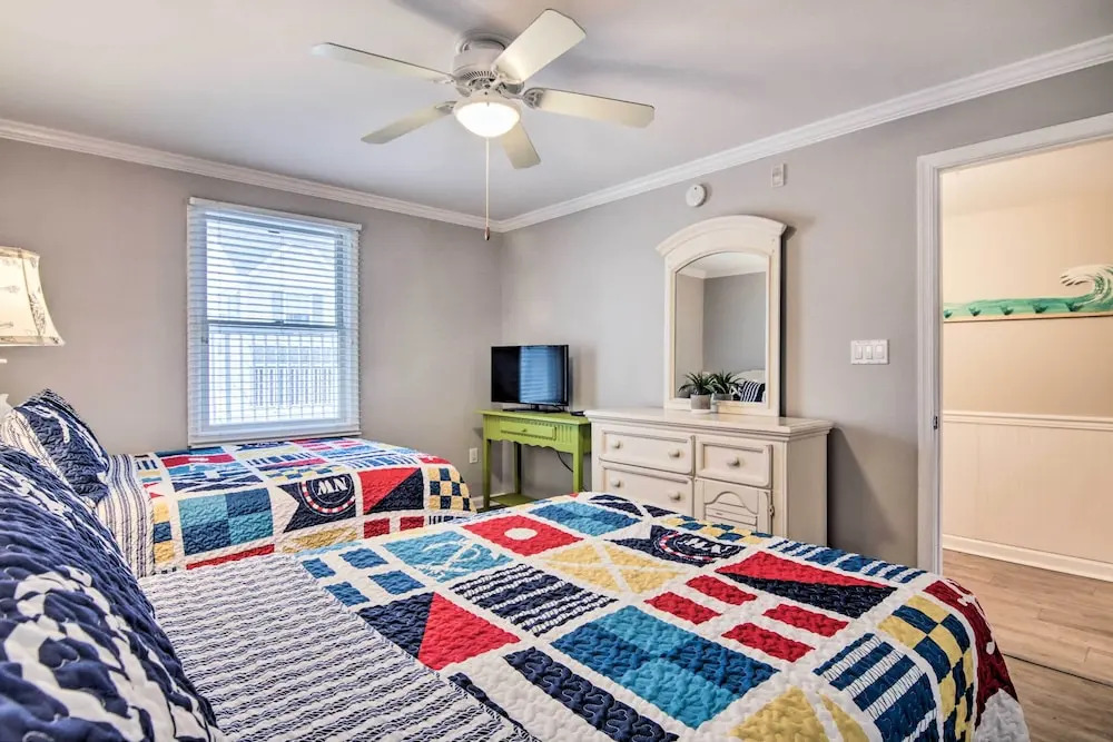 Walk to Shore! Family Condo w/ Pool in Ocean City