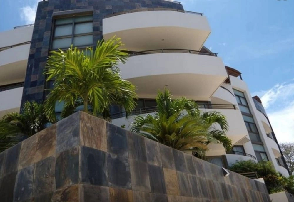 Charming 2BR Condo in quiet surroundings by Happy Address