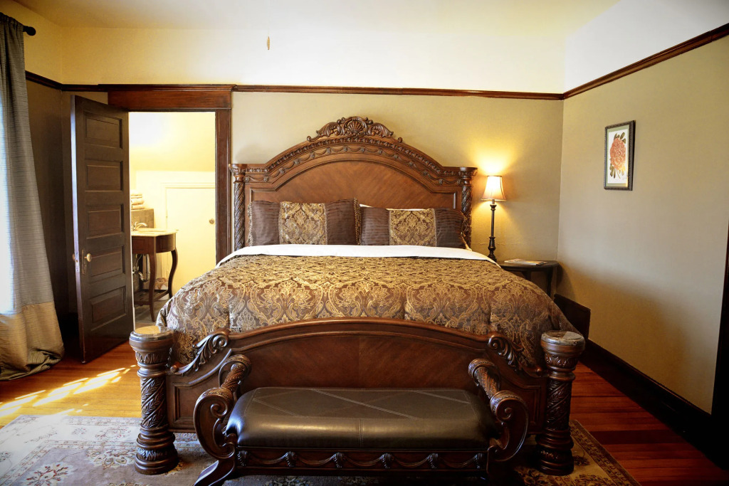Iron Horse Inn