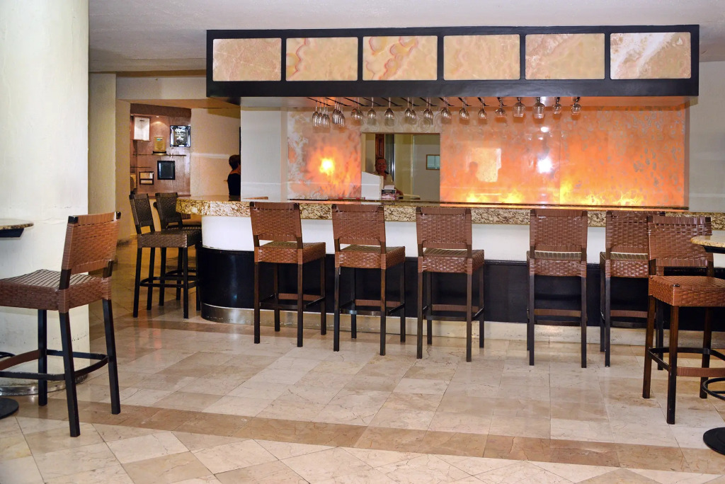 Aquamarina Beach Hotel
