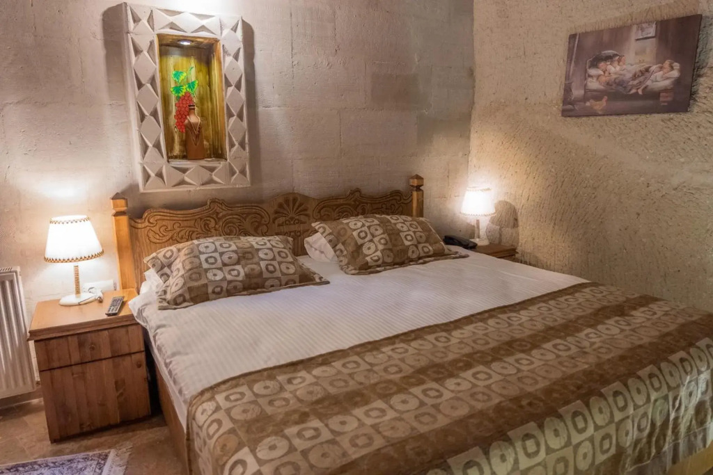 Elite Cave Suites