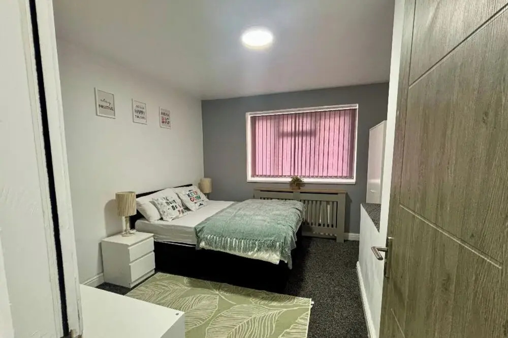 1 Room Ensuite Flat - Sleeps 2 With Sky Full Fibre