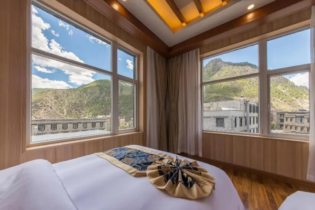 Minyoun Rezen Retreat Yading Daocheng