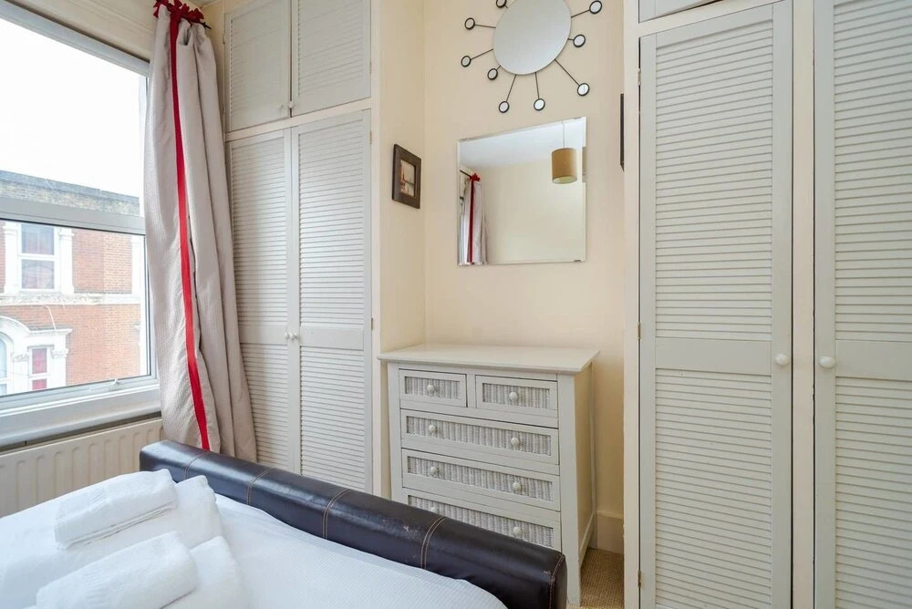 Bright 1BR Home in Fulham, 4 Guests