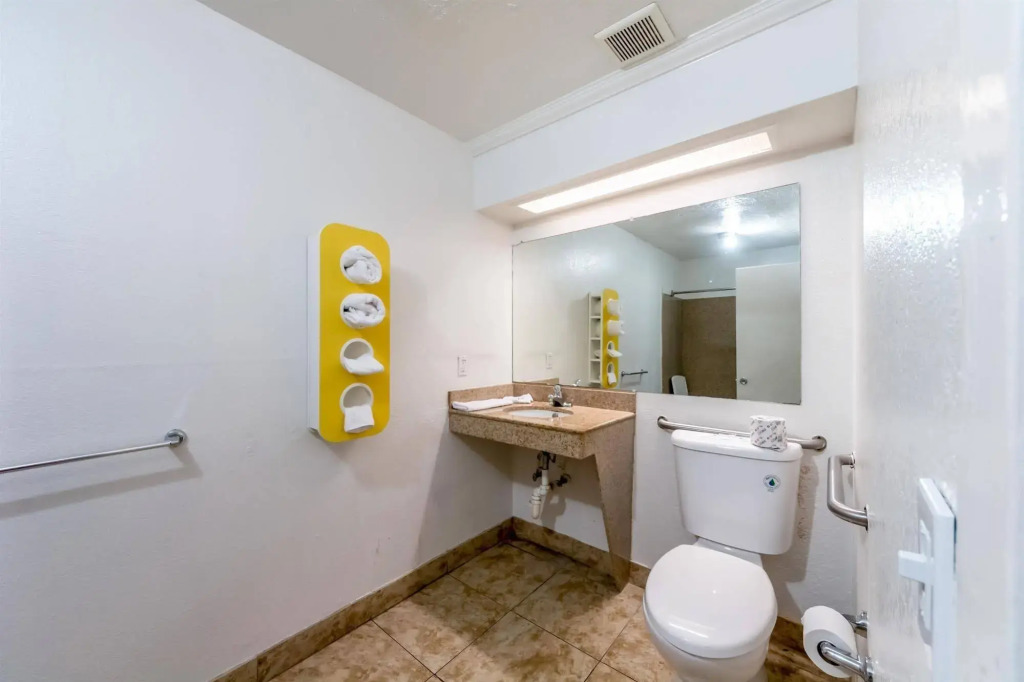 Motel 6 San Antonio, TX - Frost Bank Center