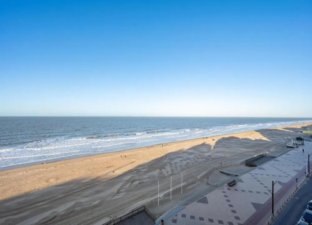 Spacious 9-guest Knokke Apt