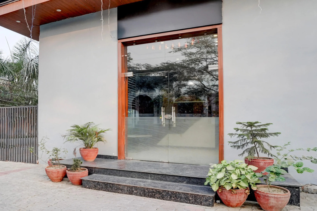 Super Townhouse by OYO Red Cross Amritsar Formerly Amar Villa