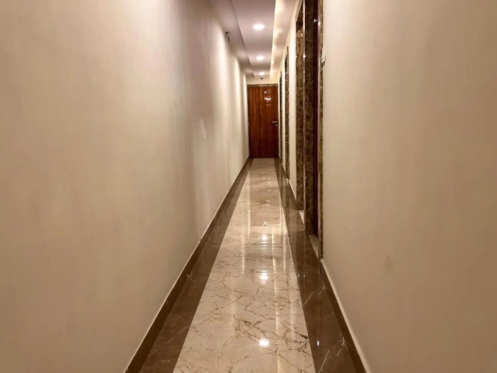 Hotel Delmond Prime- Near NESCO