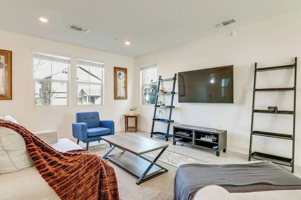 7 Mi to Dtwn Sacramento: Peaceful Gem w/ Patio!