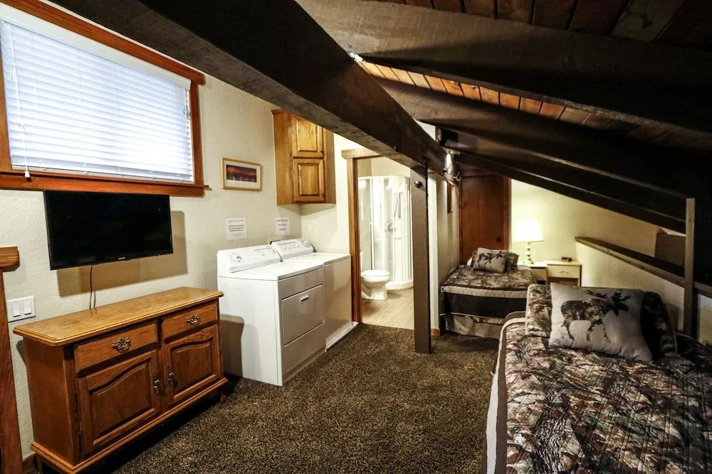 Horizons 4 168 Updated Upstairs Unit with Private Washer Dryer, Walk to Town, On Shuttle Route to Lodges by RedAwning
