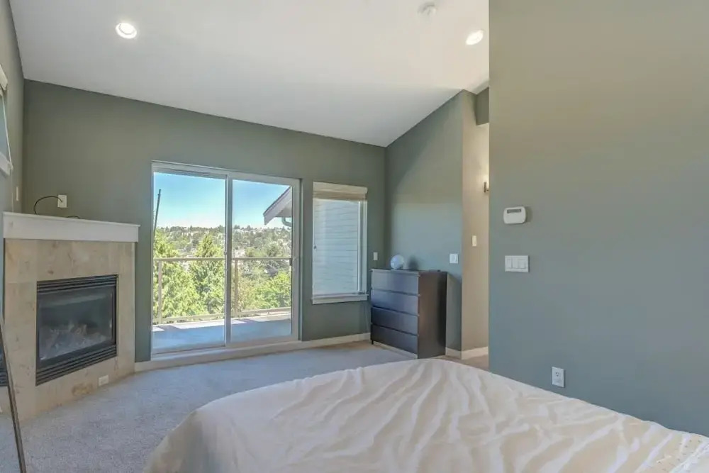 5 Min To Downtown Seattle! 3br & 2ba Cozy Townhome 3 Bedroom Townhouse by Redawning