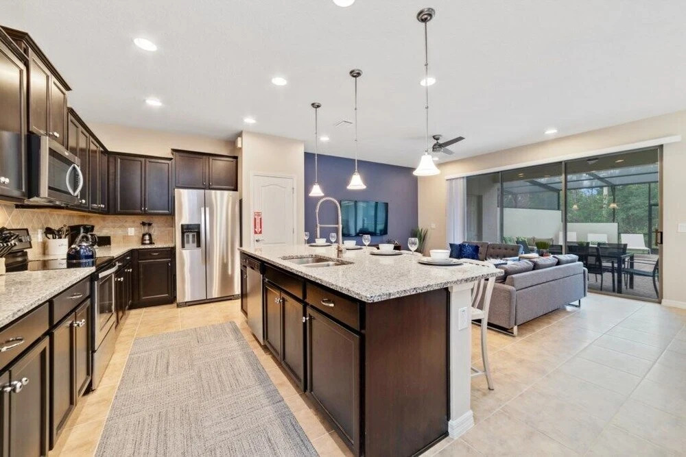 Windsor At Westside Luxury Pool 5 Bedroom Home by Redawning
