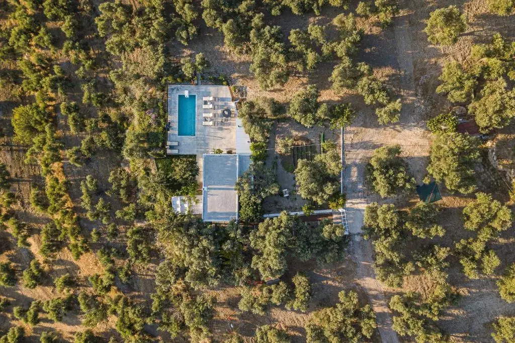 MariAndry Villa, Secluded Retreat with Pool, BBQ & HotTub, By ThinkVilla