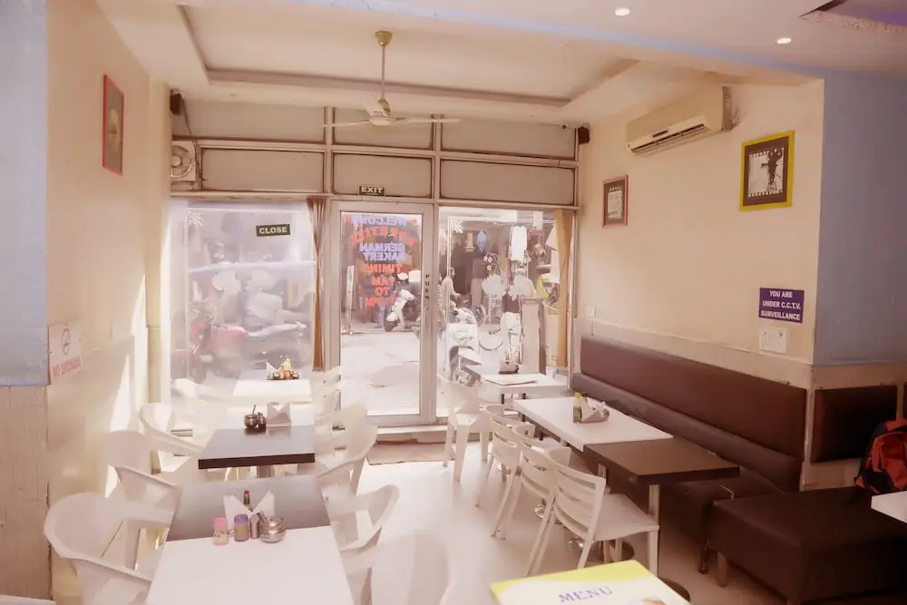 Hotel Golden Wings 2 mnts New Delhi railway station