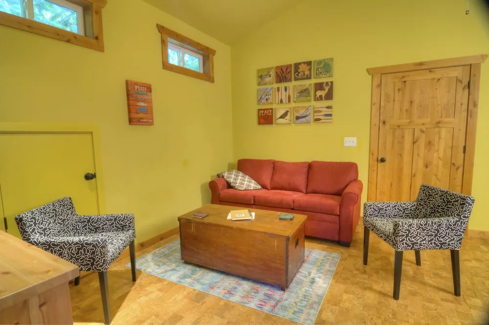 Fish Lake Loft - One Bedroom Cabin with Hot Tub