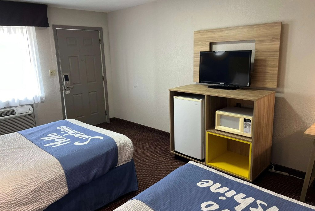 Days Inn by Wyndham Pratt