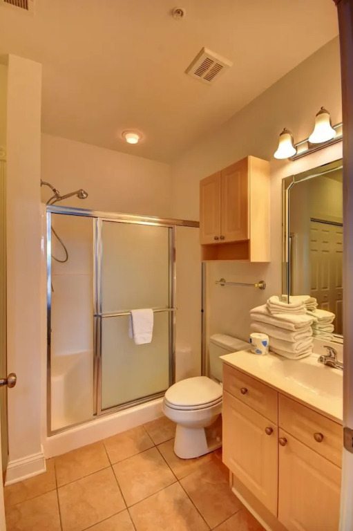 4827 Magnolia Lake Drive, #302 3 Bedroom Condo by RedAwning