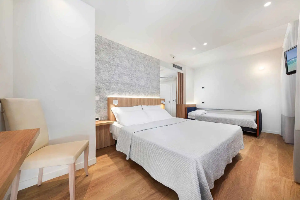 Family Hotel Antibes -50m dal mare