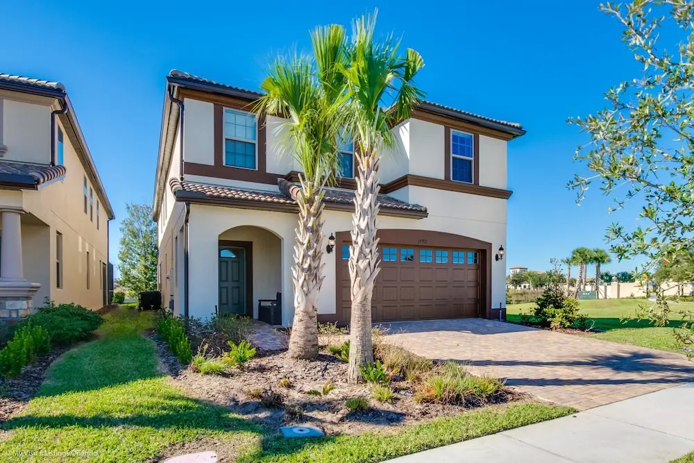 7 BD 5.5 BH Villa Game Room Pool Spa