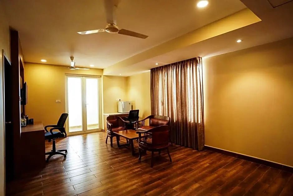 V Five Hotel